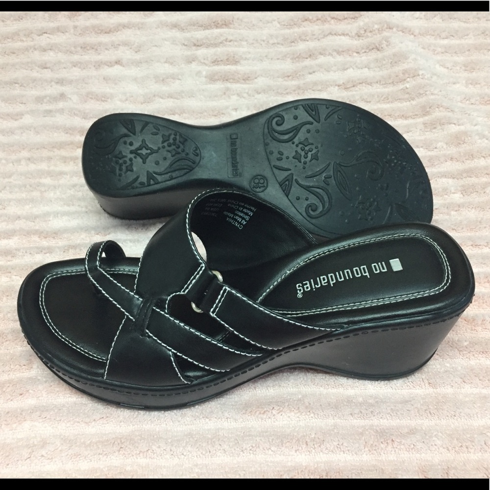 No Boundaries black Summer sandals.